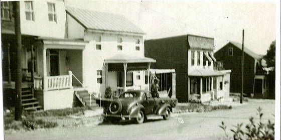 Byrnesvillestoregettingbuilt.JPG