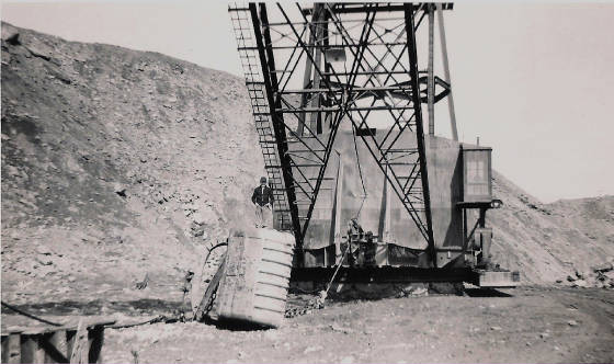 hughcoalshovel001.jpg